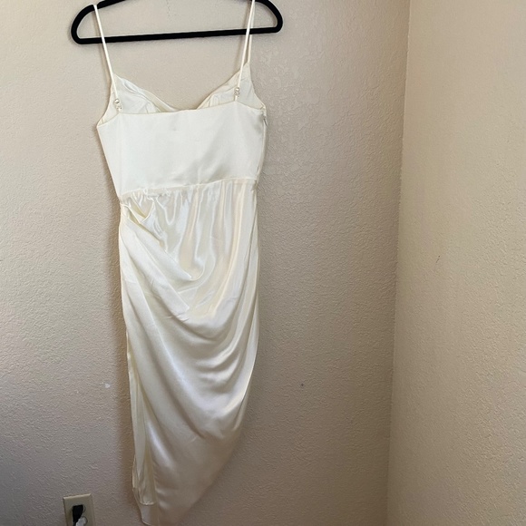 House of CB Reva Dress in Ivory satin size Medium NWOT white midi - Picture 8 of 17